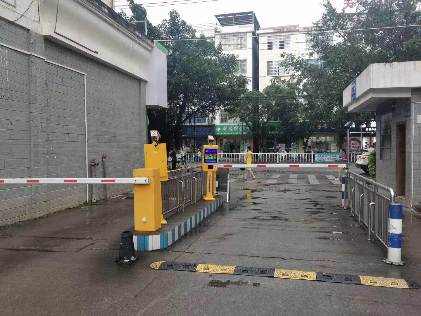 【产品案例】定南丽景花园车牌识别系统