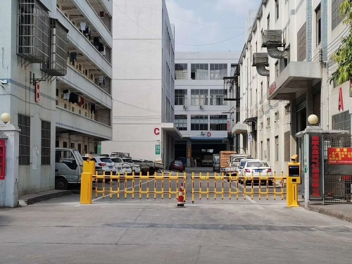 【产品案例】南康正虹电子工业园车牌识别系统+栅栏道闸