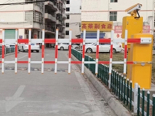 【凤岗客户案例】无线云车牌识别+栅栏道闸