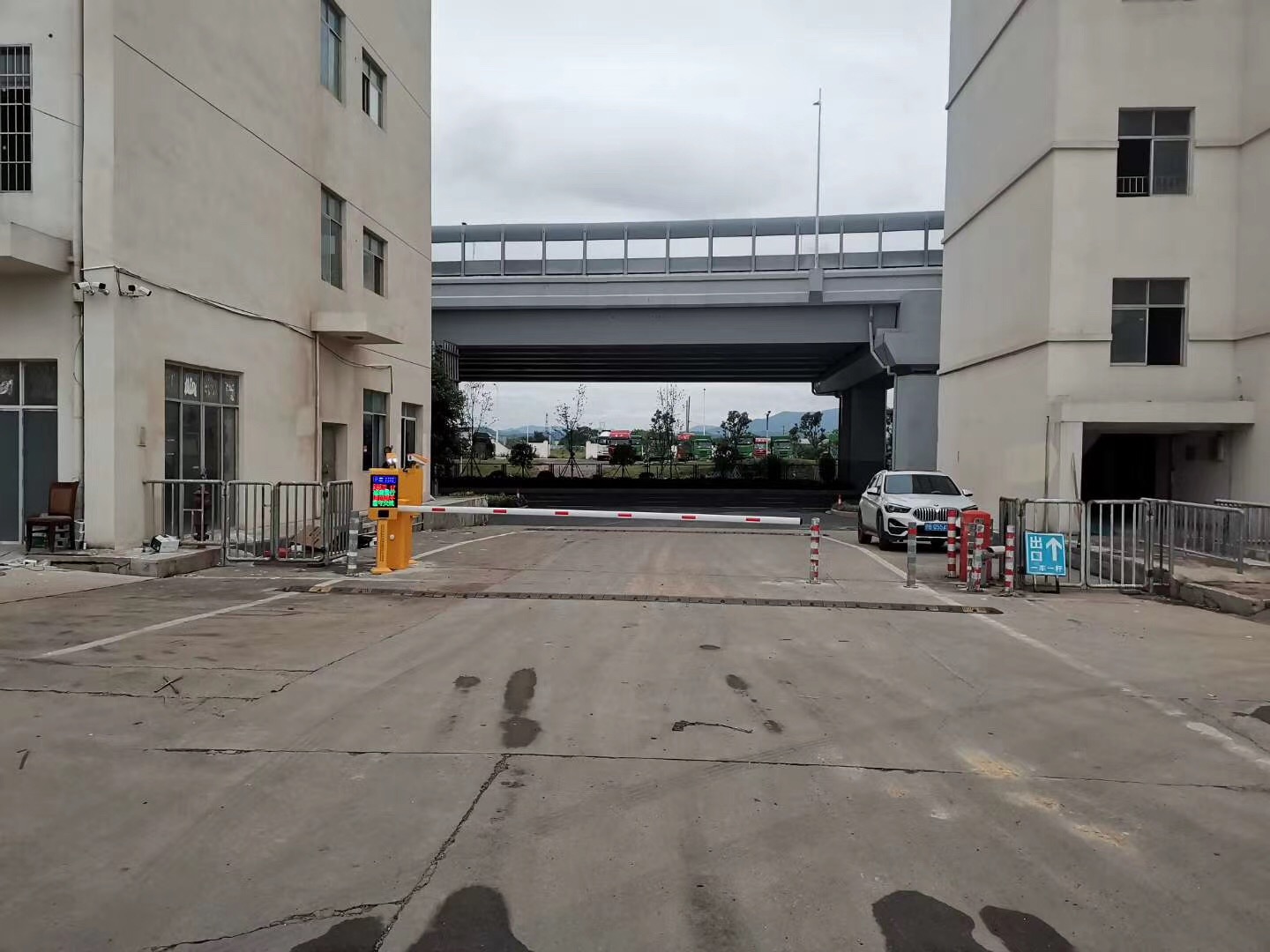 专用停车场车牌识别系统多少钱一套