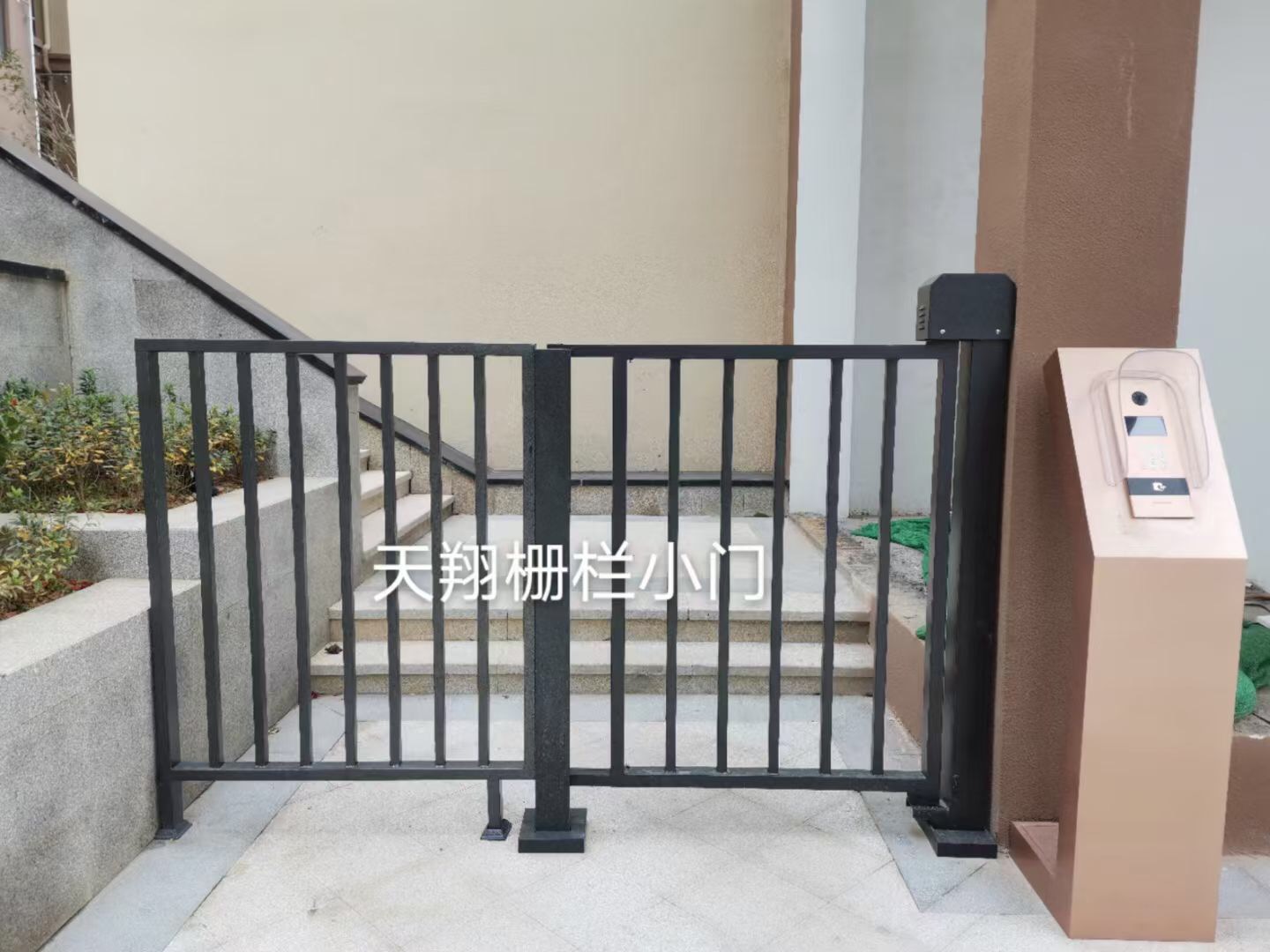 电动栅栏小门配置IC刷卡系统