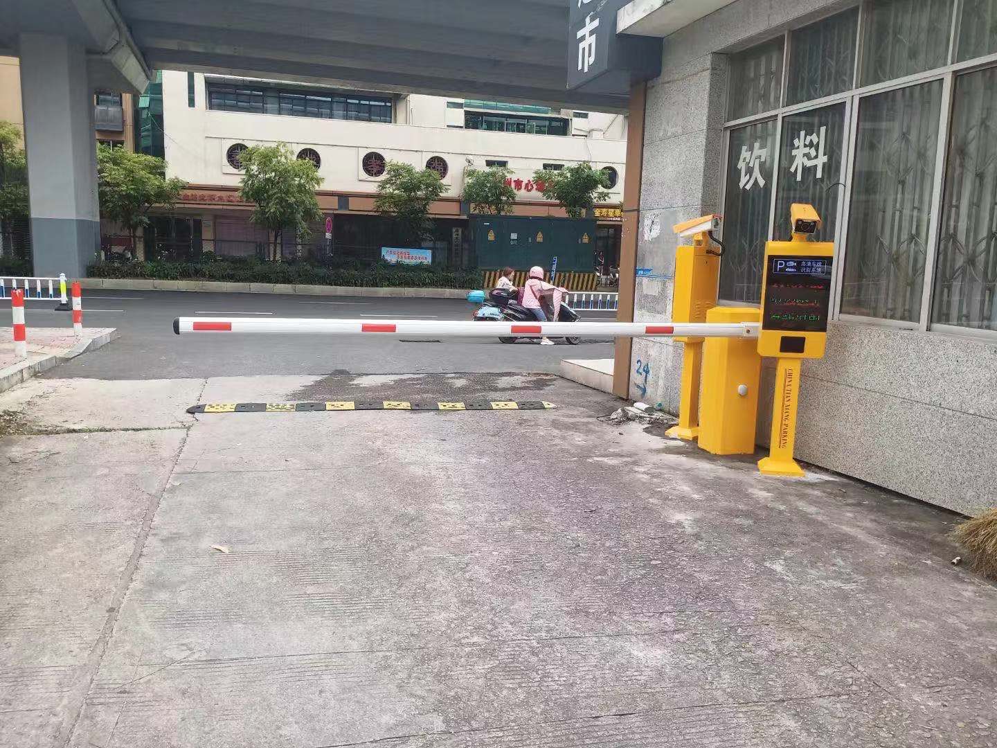 2.5秒快速直杆道闸系统价格