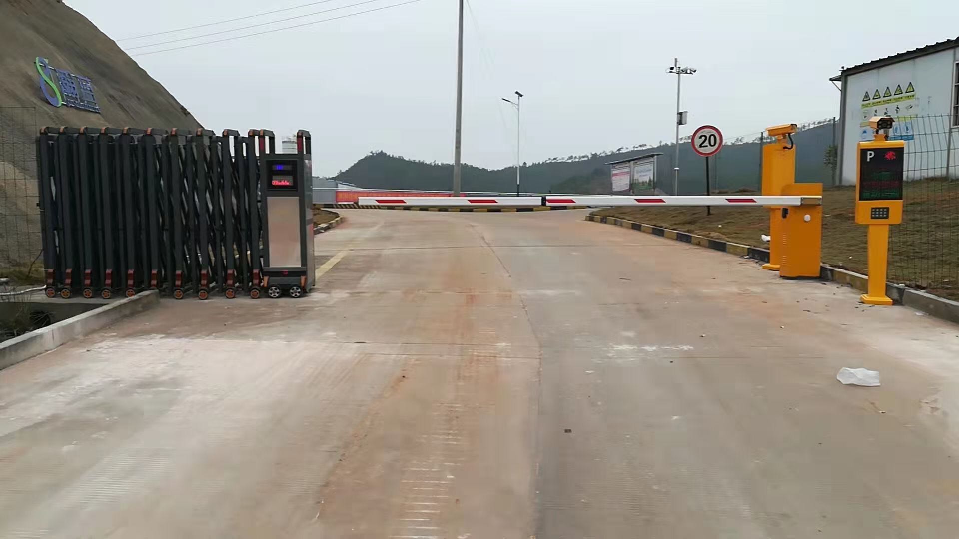 信丰铝合金伸缩门价格