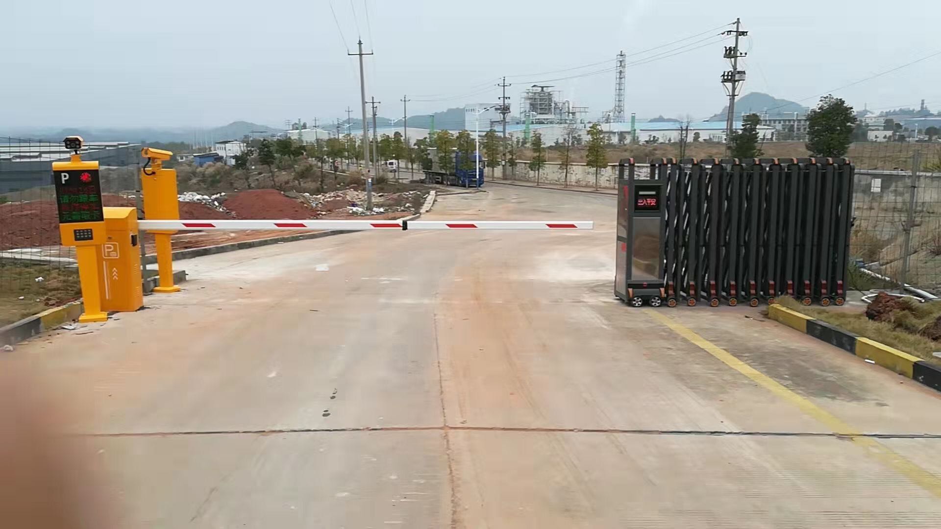 信丰快速直杆道闸系统价格